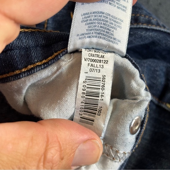 Old Navy The Flirt Women’s Mid-rise Blue Straight Leg Jeans w/distressing Sz 10 - Picture 6 of 12